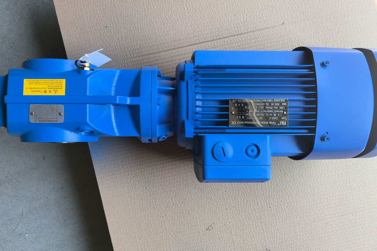 R系列斜齿轮减速机